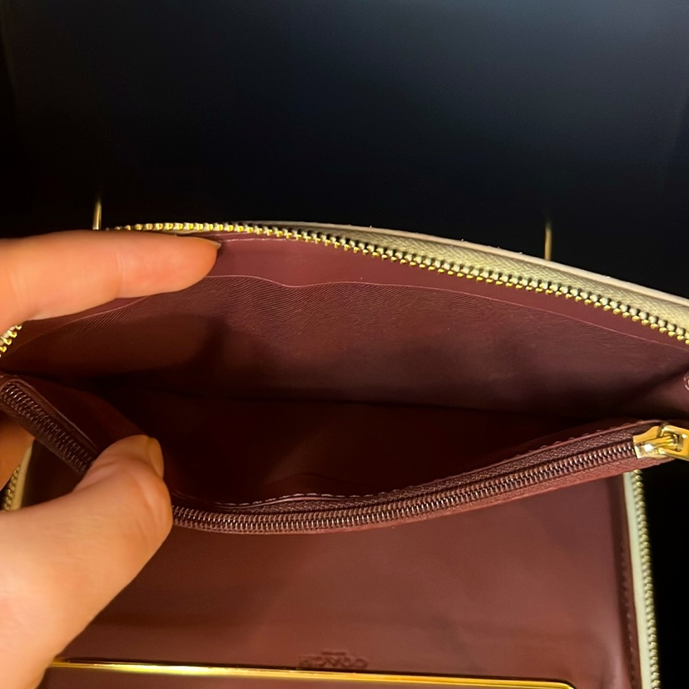 COACH Signature Jacquard Stripe Dempsey🩷🤍 - Picture 9 of 11